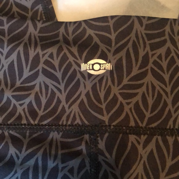 Inner Spirit yoga/workout capris. Pocket inside waistband. Excellent condition - Picture 7 of 12